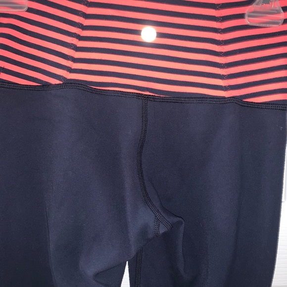 Lululemon Navy & Coral Reversible legging - Size 4 - Picture 3 of 8